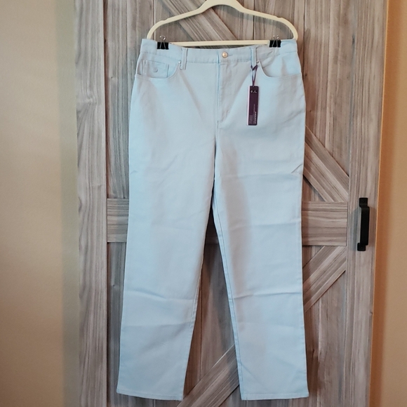 Gloria Vanderbilt Amanda Jeans - Picture 1 of 16